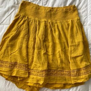 Cute flowy yellow skirt